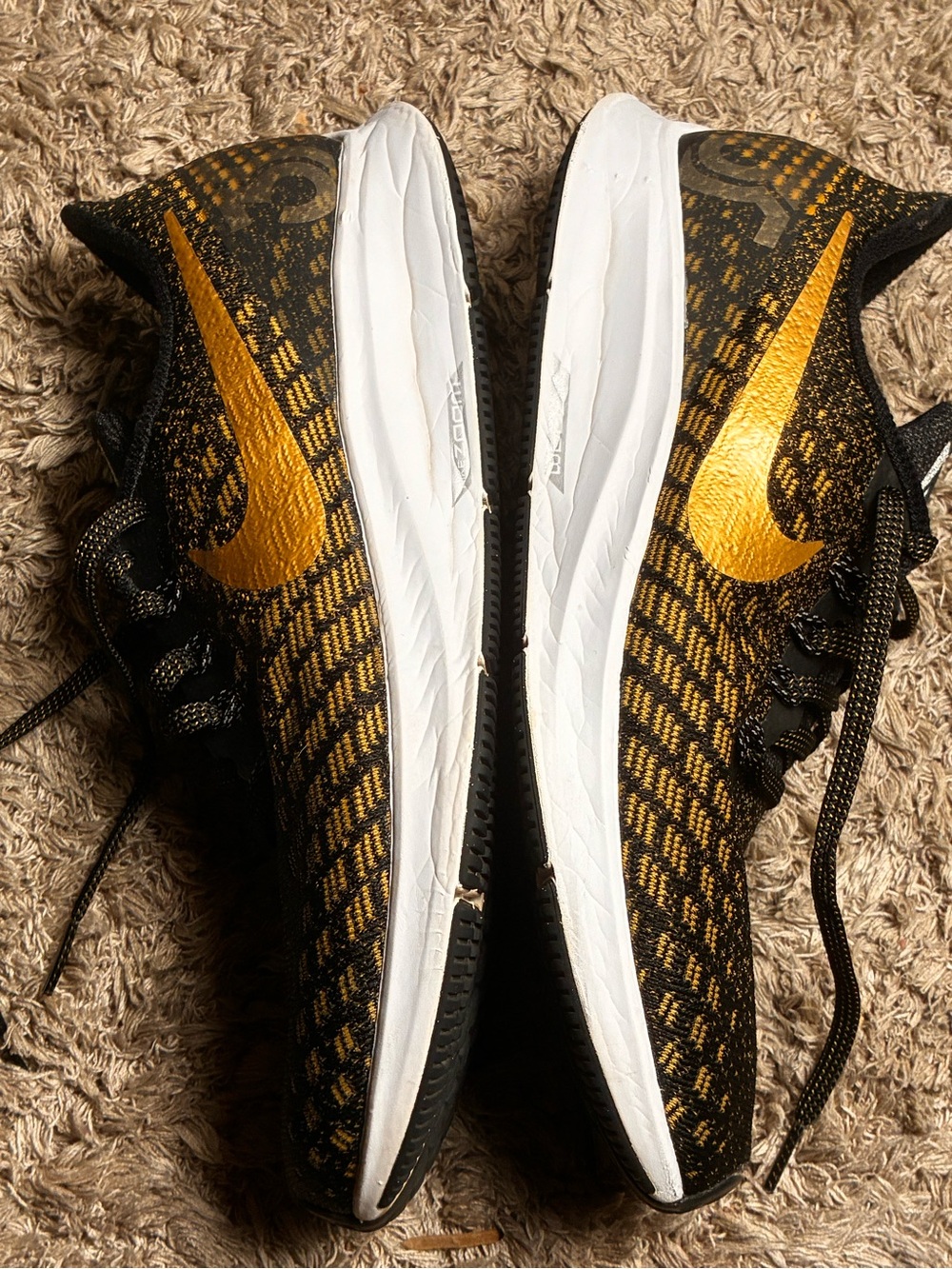 women's Nike Air Zoom Pegasus 35 "Metallic Gold" running shoes in mint condition